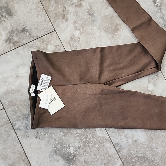 AIKO NEIMAN MARCUS NWT STRETCH ITALIAN FABRIC LEGGINGS SIZE SMALL - Picture 2 of 9